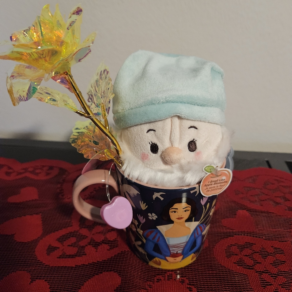 Snow White Mug With Plush  Ufufy Snow White & The Seven Dwarves Bashful Scented